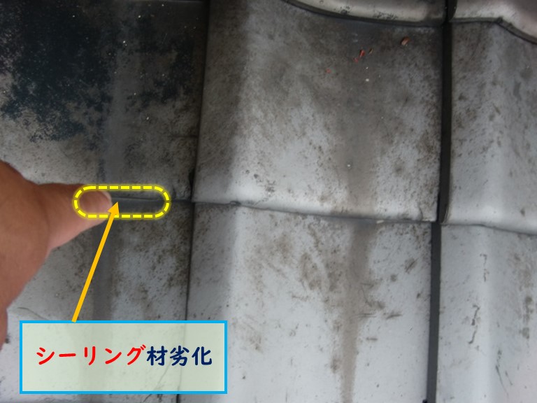 泉南市の風雨災害にあった現場でシーリング材が劣化している