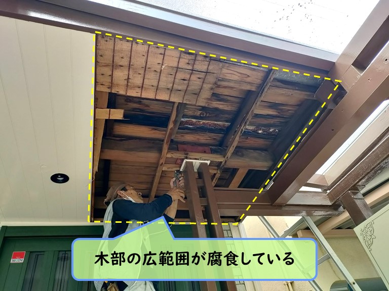 泉南市木部の広範囲が腐食している