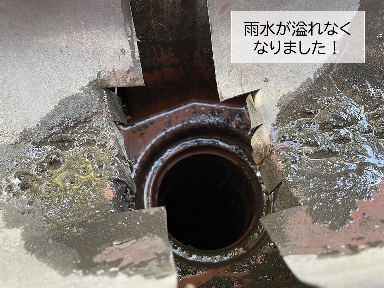 泉大津市で雨樋の詰まりを掃除で解消