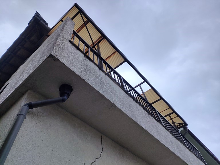 熊取町ベランダ波板張替え前