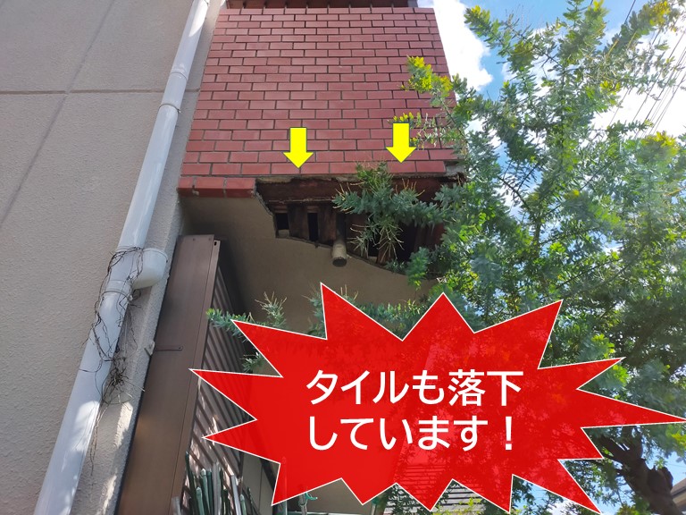 貝塚市のベランダのタイルも落下しています