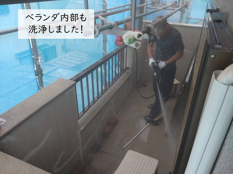 貝塚市のベランダも洗浄