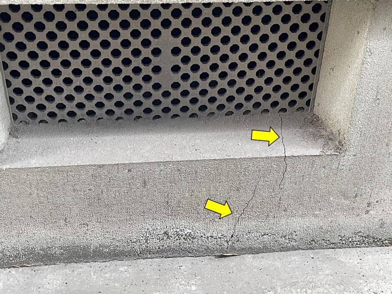 貝塚市の基礎巾木のひび割れ