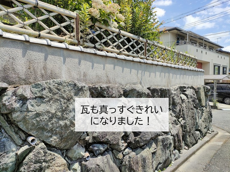 貝塚市の塀の瓦のズレを戻しました