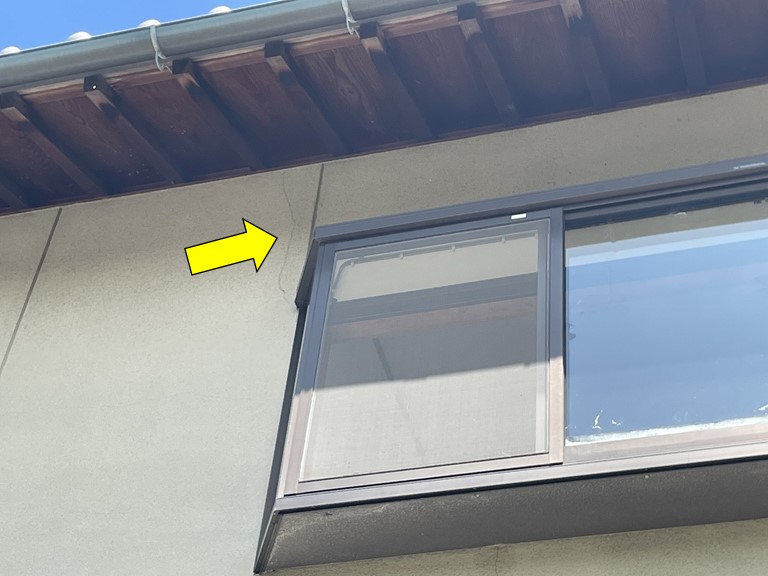 貝塚市の外壁のクラック（2階）