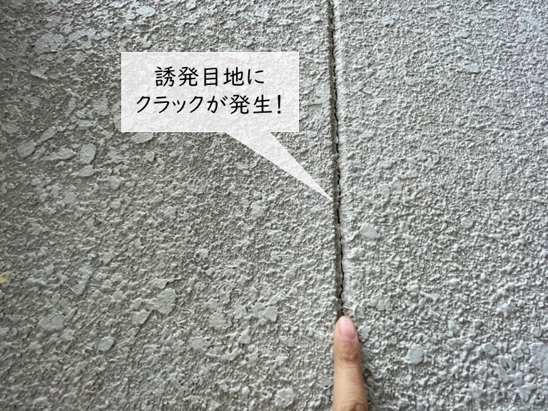 貝塚市の外壁の誘発目地のクラック