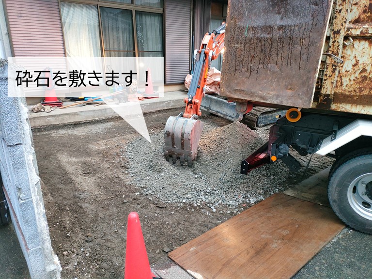 貝塚市の外構に砕石を敷