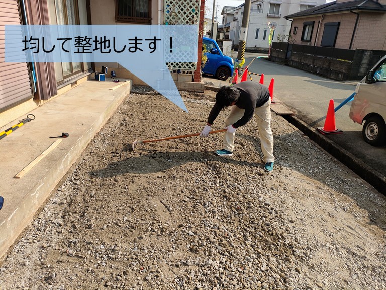 貝塚市の外構を均して整地します