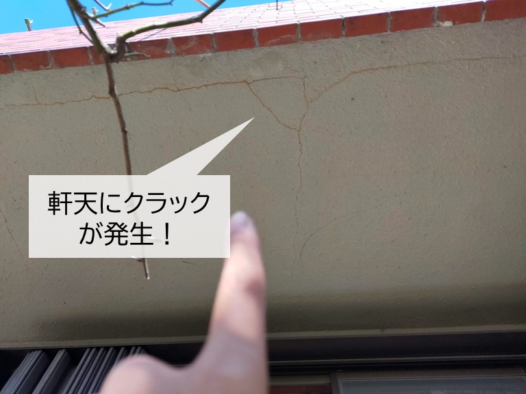 貝塚市の軒天にクラックが発生