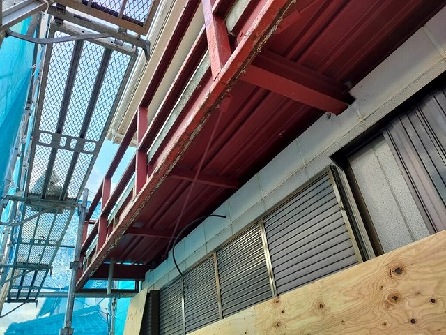 貝塚市の軒天・ベランダ解体後