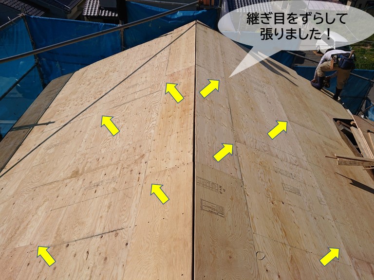 岸和田市の野地板の継ぎ目をずらして張りました