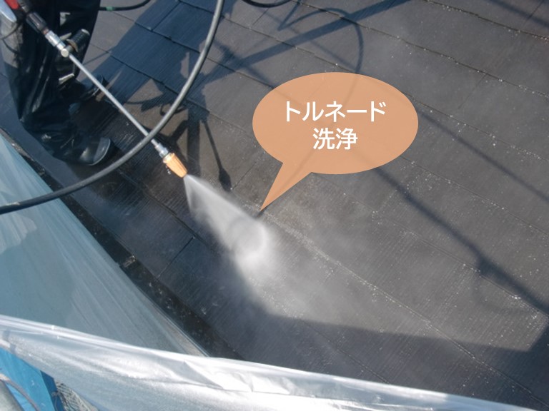 高石市の屋根をトルネード洗浄します