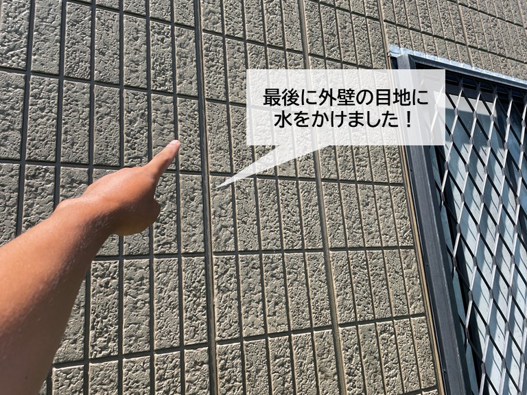 高石市の散水調査で目地に水を掛けました