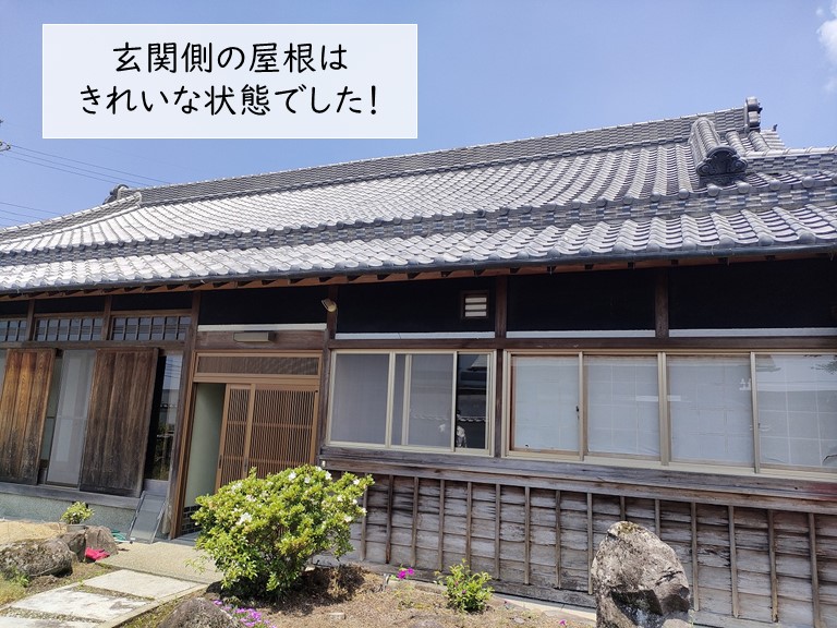 高石市の玄関側の屋根はきれいな状態でした