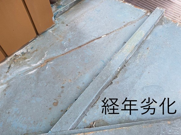 トタン屋根の修理　葺き替え工事　雨漏り