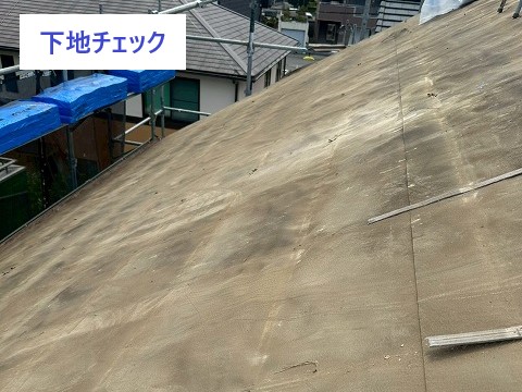 屋根葺き替え工事を実施　雨漏りの原因は屋根のズレ