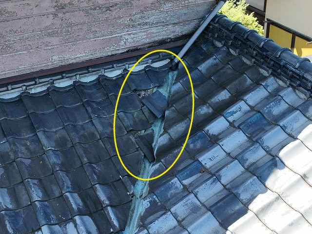瓦のズレから一面葺き直し工事を実施