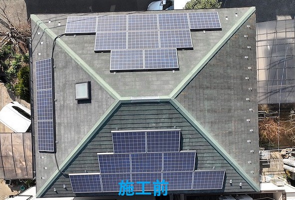 太陽光が乗っている屋根カバー工法前