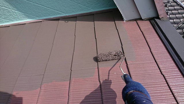 屋根塗装中塗り