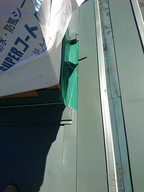 屋根カバー工法施工