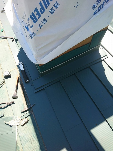 煙突部分雨押え板金施工