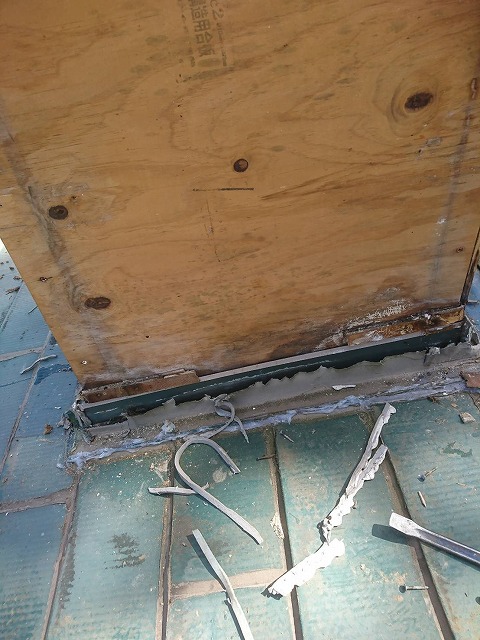 煙突部分雨漏り染み