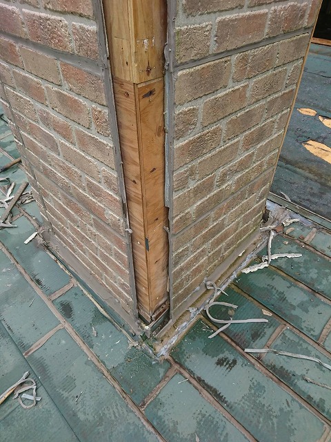 煙突部分雨漏り原因