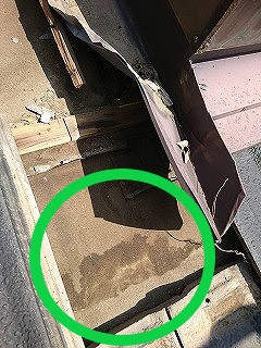 雨漏れ跡