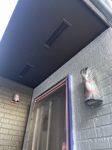 軒天塗装　玄関上