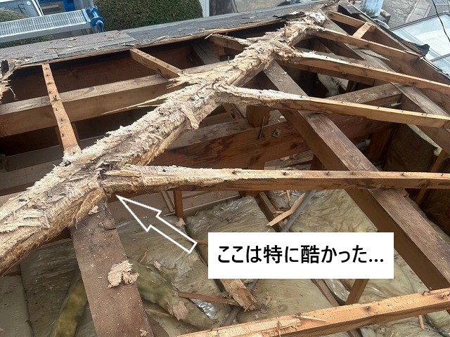 屋根内部の腐食が酷く 屋根葺き替え工事を実施