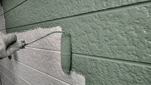 外壁中塗り施工