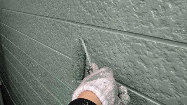 外壁塗装上塗り施工