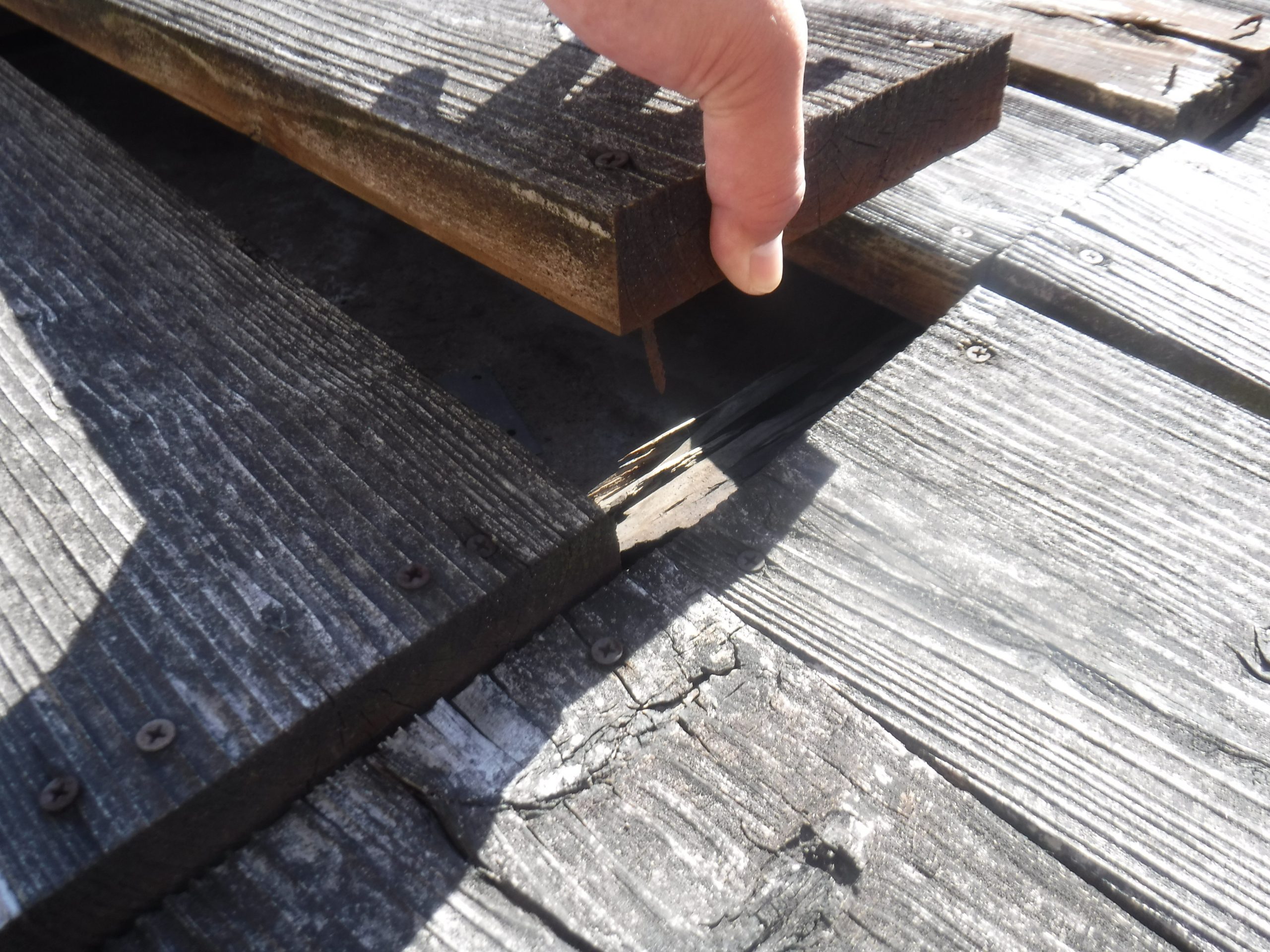 ウッドデッキ破壊