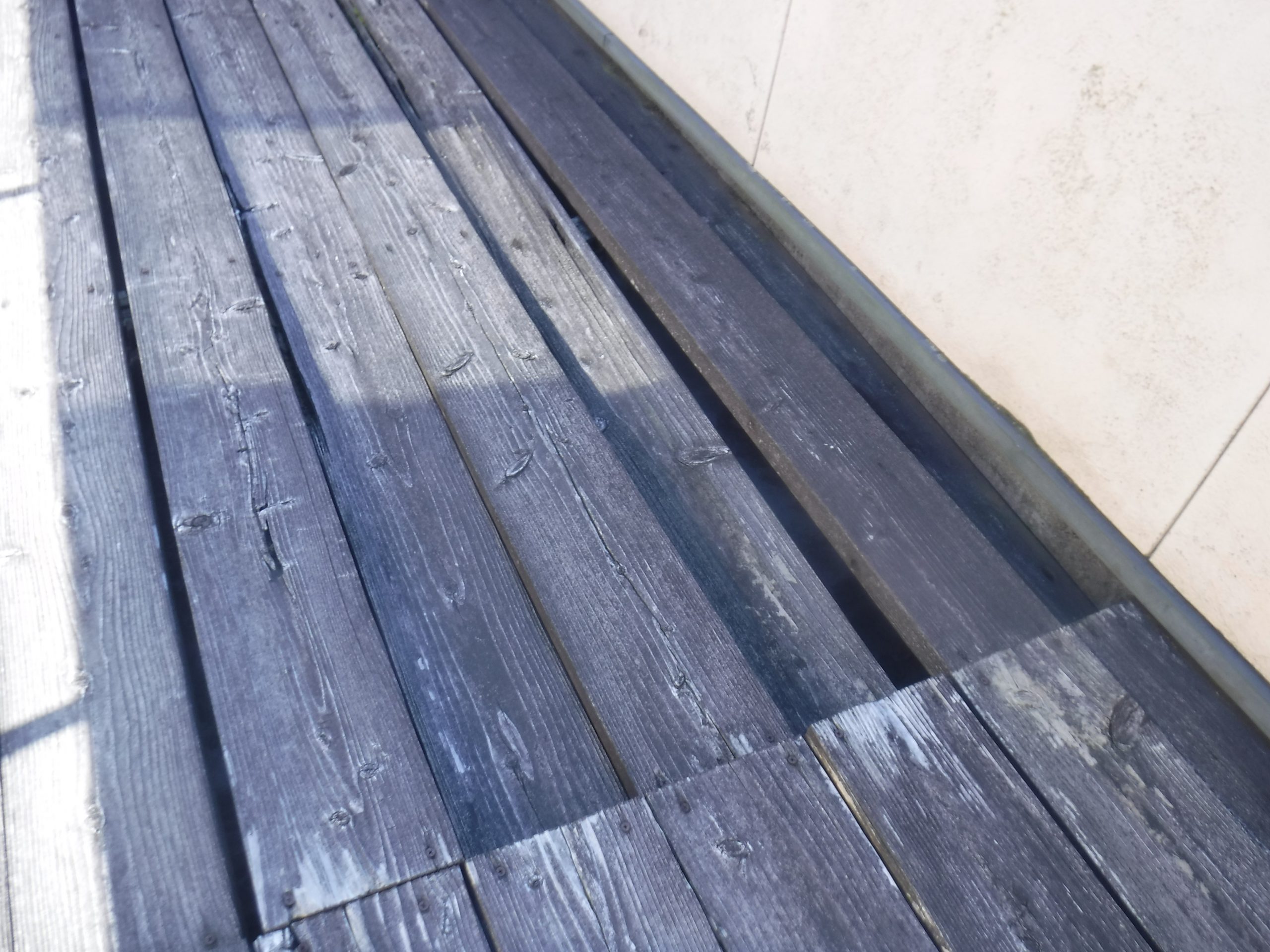 ウッドデッキ破壊