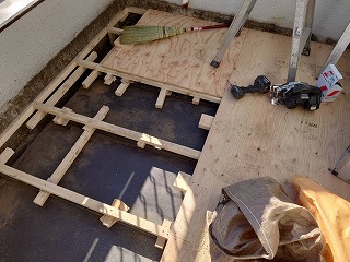 ベランダ下地合板張り