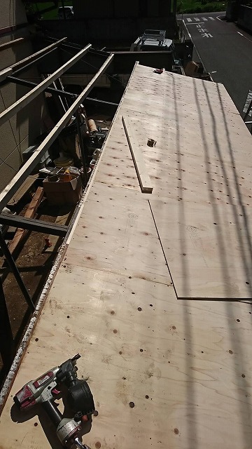 倉庫の屋根野地