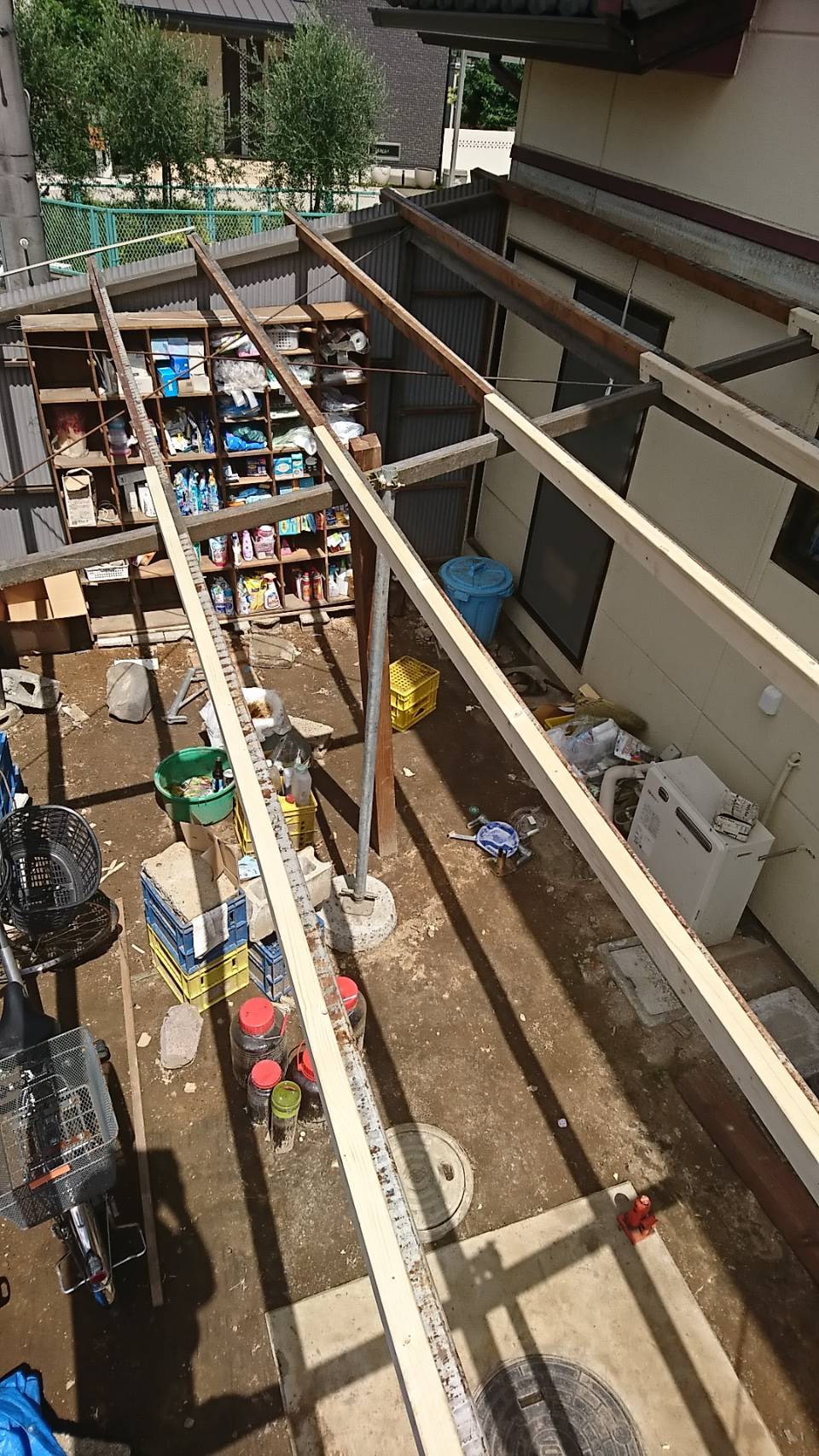 倉庫の屋根骨組み