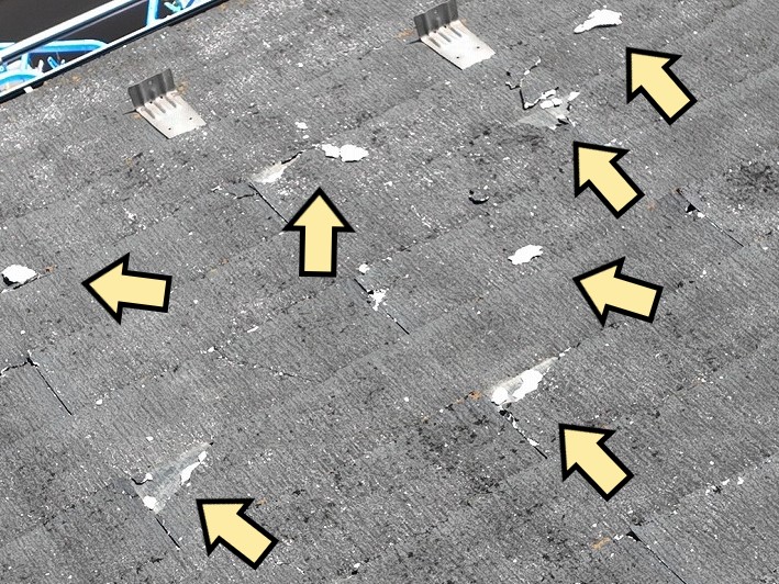 剥がれた屋根材