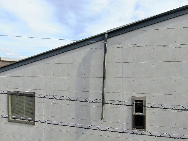 屋根板金外れ掛け