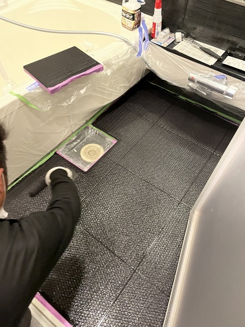 ユニットバス床塗装中塗り