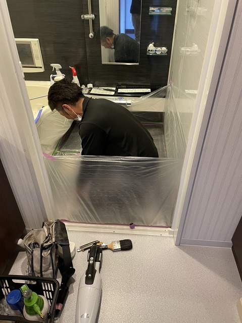 ユニットバス床プライマー塗布