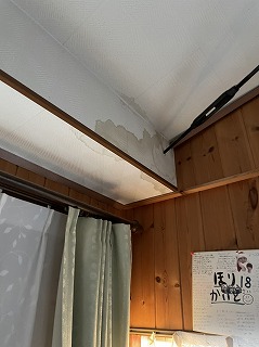 寝室雨漏り