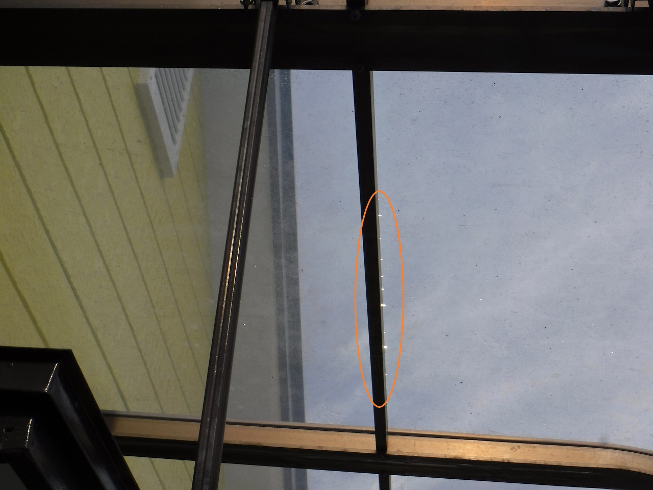 細かい穴　ポリカ