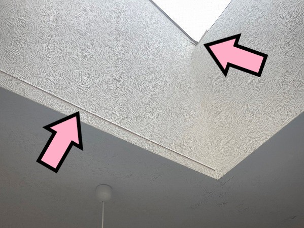 雨漏り壁紙剥がれ