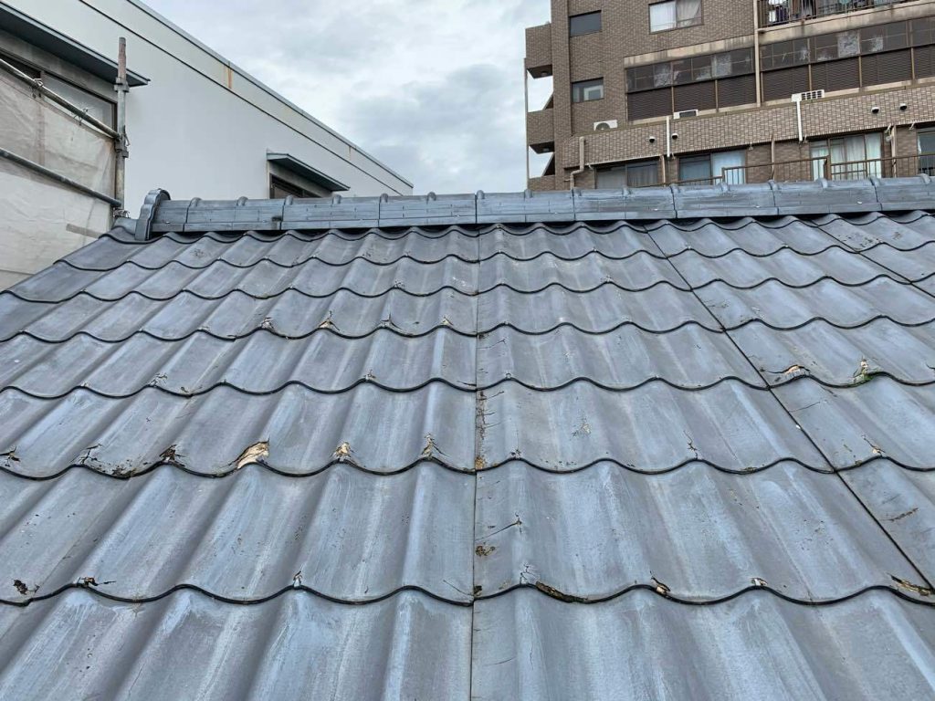 素地劣化したかわらU屋根