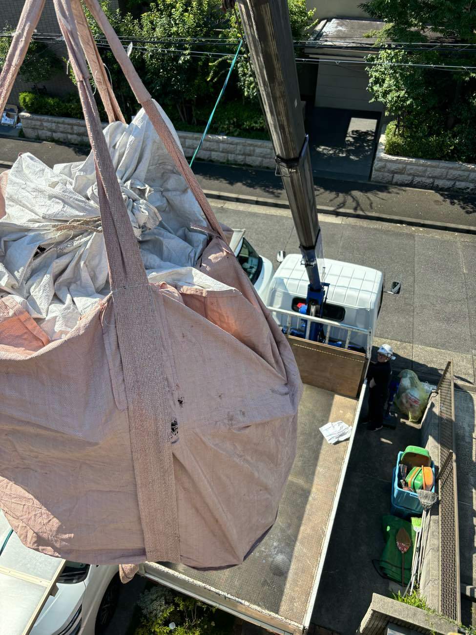 解体材クレーン吊り