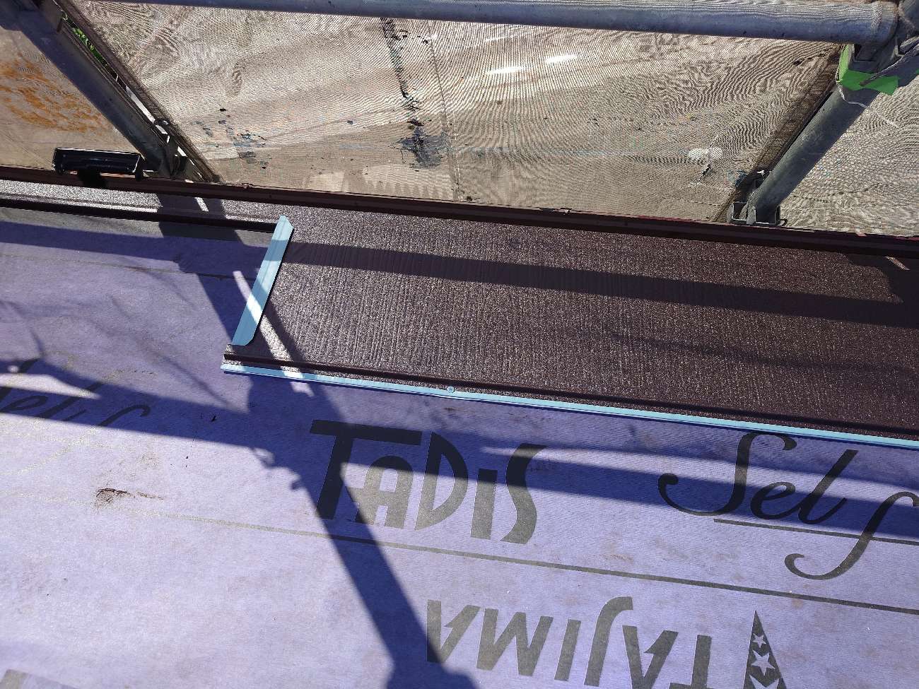 軒先水切り取付 屋根葺き本体工事