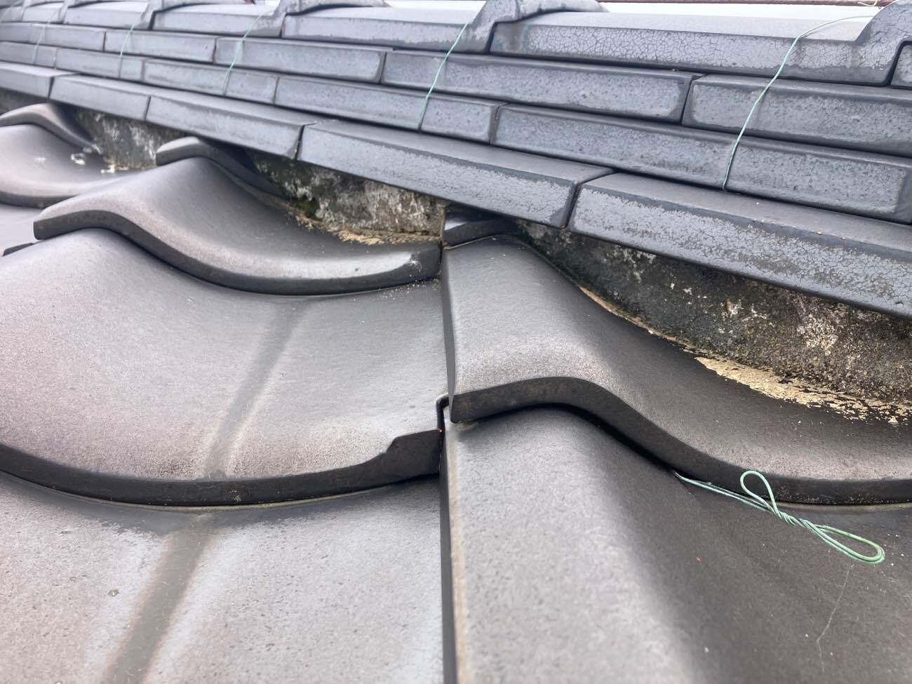 屋根漆喰工事　施工前の状態