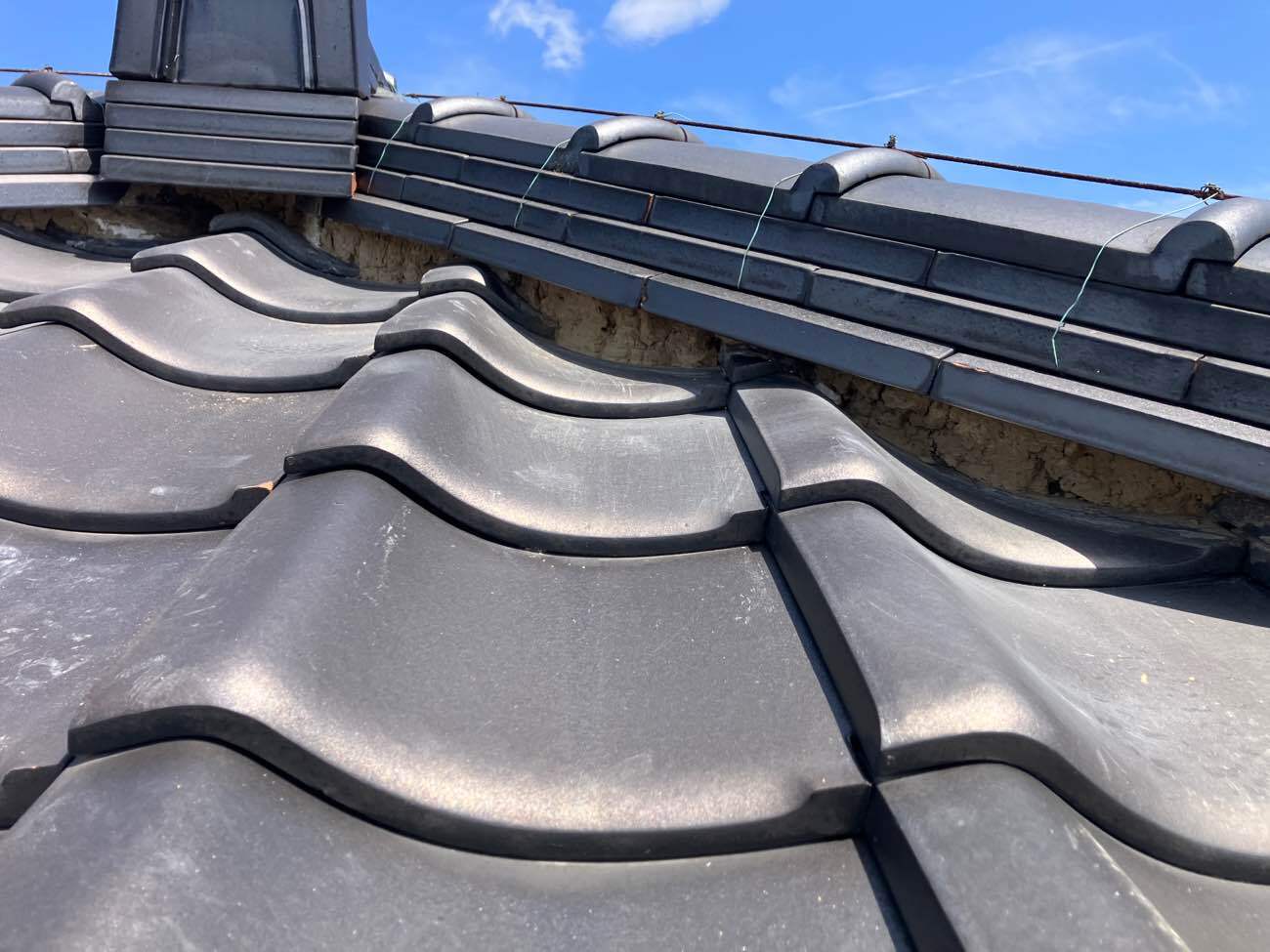 屋根漆喰工事　施工前の状態