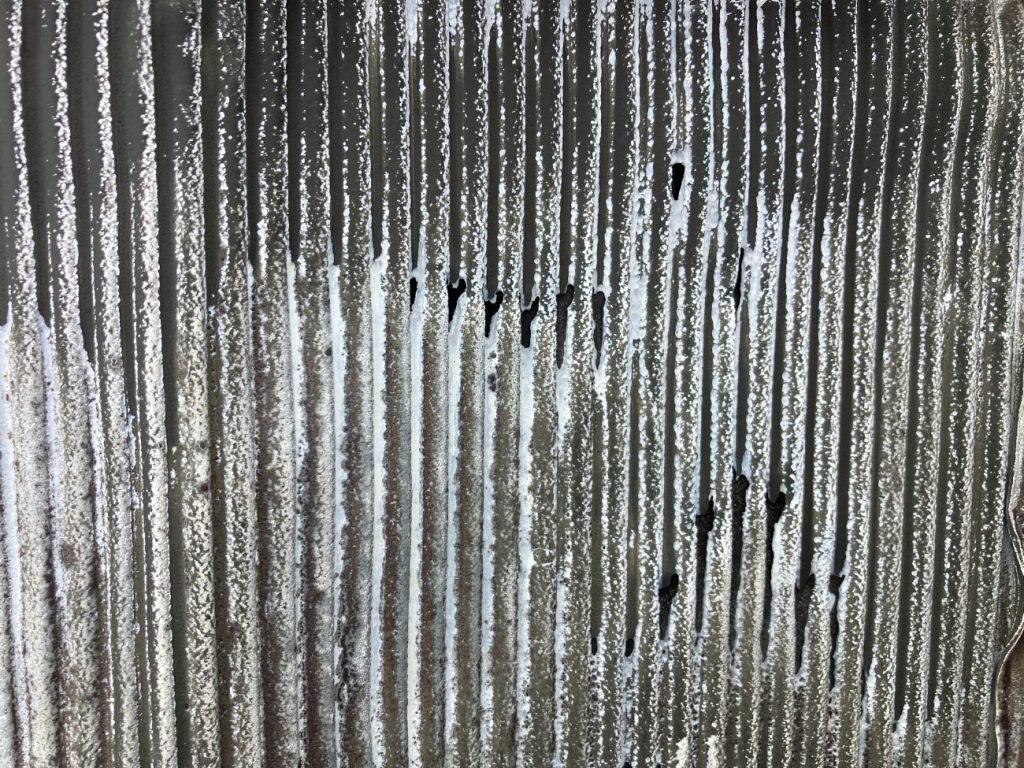 亀裂ある防水材拡大